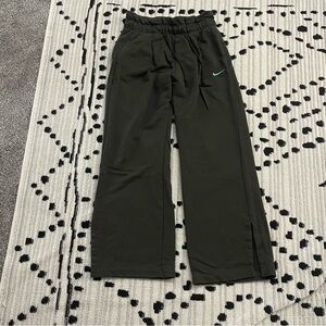 Nike sweatpants, dark green women’s medium